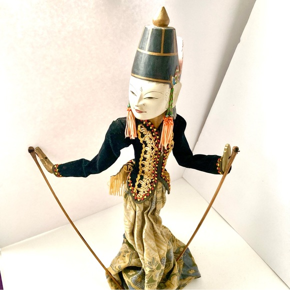 18 & 16” Wayang Golek Java Indonesia Asian Stick Marionettes & case. - Picture 4 of 12